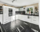 Einbauküche - Hier werden Wohnträume wahr: Villa mit modernstem Komfort. Charmant und exklusiv. Absolutes JUWEL.