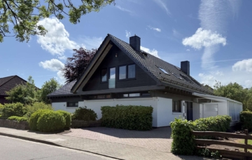 Ihre persönliche Wohlfühloase – stilvolles 4-Zi.-Doppelhaus in ruhiger Bestlage von Heide-Süderholm., 25746 Heide / Süderholm, Doppelhaushälfte