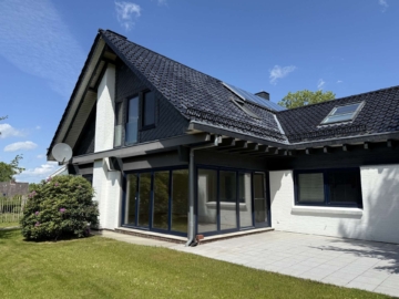 Großes 4-Zi.-Doppelhaus in ruhiger Bestlage von Heide-Süderholm. GELEGENHEIT!, 25746 Heide / Süderholm, Doppelhaushälfte