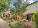 Frontansicht 1 - Im Vorlauf – Kleine Perle in HH-Niendorf, Reihenhaus mit Terrasse, Garten u. Gestaltungsspielraum.