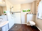 Gäste-WC inkl. Dusche - Ein Zuhause auf einer Ebene – Moderner Bungalow mit großem Wintergarten in ruhiger Lage.