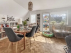 DG Wohnzimmer-1 - Wohntraum mit abs. TOP Rendite an der Ostsee – EFH. mit 3 Wohneinheiten in Timmendorf Strand.