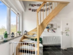 DG Treppenaufgang - Wohntraum mit abs. TOP Rendite an der Ostsee – EFH. mit 3 Wohneinheiten in Timmendorf Strand.
