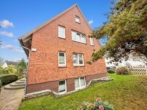 Seitenansicht - Modernisiertes Dreiparteienhaus in Ostseelage. Modernisiert, stabil vermietet, wertst. Potenzial!