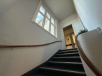 Treppenaufgang - 3,5 Zimmer-Whg. in direkter Innenstadtlage von Heide. Frisch Saniert wartet Ihr neues Zuhause!
