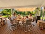 Haupthaus Terrasse - Ihr schönstes Kapitel beginnt hier: Exklusives Anwesen mit Gästehaus und privatem Gartenparadies.