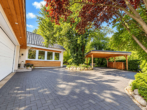 Haupthaus Vorderansicht Carpor - Ihr schönstes Kapitel beginnt hier: Exklusives Anwesen mit Gästehaus und privatem Gartenparadies.