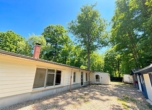 Außenansicht - (KI generiert) - Ankommen. Durchatmen | Bungalow mit 4 Zimmer u. 110qm2 Wohnfläche | Naturparadies mitten in Hamburg.
