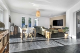 Wohn-/Esszimmer - Hier werden Wohnträume wahr: Charmant und exklusiv – Villa mit modernstem Komfort. Absolutes JUWEL.