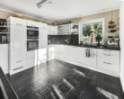 Einbauküche - Hier werden Wohnträume wahr: Charmant und exklusiv – Villa mit modernstem Komfort. Absolutes JUWEL.