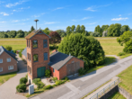 Außenansicht 5 - Ein Stück Geschichte am Elbdeich: Historischer Feuerwehrturm mit Fahrzeughalle in HH-Kirchwerder
