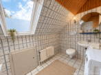 Innenansicht Badezimmer 1 DG. - Viel Raum, viel Garten, viel Zukunft – Zusammen wohnen. Für sich sein. Ein Zuhause mit viel Platz.