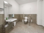 Süderstr.1-behinderten-WC-EG - Attraktive Investitionschance! Ensemble aus 2 Häusern in frequentierter Innenstadtlage von Heide.