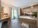 EG. Badezimmer 1 - STANDORT MIT WOW-EFFEKT: Repräsentative Halle, Showroom und exkl. Wohnhaus auf 1.565 m² Grundst.