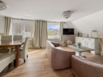 Whg.1 Wohnzimmer 1 - Darfs ein bisschen Mee(h)r sein? Kapitalanlage in Ostseelage. 5 WEH., möbliert und modernisiert.