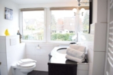 Whg.1.-Badezimmer - Darfs ein bisschen Mee(h)r sein? Kapitalanlage in Ostseelage. 5 WEH., möbliert und modernisiert.