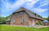 13. Traumhaus unter Reet-Sylte - SYLT vor der Haustür – Reetdachtraum in (fast) Alleinlage. Ein JUWEL zum verlieben …