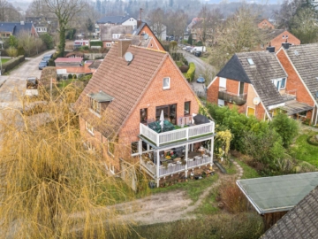 Wohnen, Vermieten oder Ferienwhg. – EFH mit 3 WEH. in Timmendorfer Strand. Nur 700 Meter vom Strand., 23669 Timmendorfer Strand, Mehrfamilienhaus