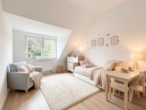 OG-Kinderzimmer "VIRTUAL STAGI - Modernes Familienhaus in Bargteheide, hell, praktisch und mit Raum für eigene Ideen. GELEGENHEIT.
