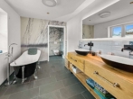 EG-Badezimmer - TRAUMVILLA in privilegierter Naturlage. Ein JUWEL … Einziehen, ankommen und das Leben genießen.