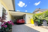 Carport - Modern-Innovativ–Stilvoll. Gepflegter Bungalow mit großem Wintergarten. Ein Zuhause zum Wohlfühlen.