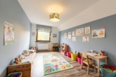 DG. Kinderzimmer WOHNBEISPIEL - FAMILIENTRAUM. Charmantes EFH. mit TOP-Ausstattung u. Option als Zweifamilienhaus. HH-Poppenbüttel.