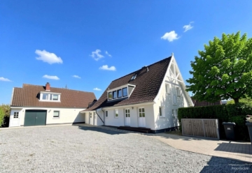 Ein Haus, 5 möblierte Wohnungen, viele Möglichkeiten, Modernisiert und nur 400 m zum Ostseestrand, 23683 Scharbeutz, Mehrfamilienhaus