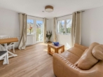 Whg.2 Wohn-Esszimmer - GELEGENHEIT! Ein Haus, 5 möblierte Wohnungen, 400m zum Strand (!), Modernisiert & sofort vermietbar!