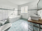 EG-Badezimmer - Exklusiver Reetdachtraum | 275qm2 – 7 Zimmer | SYLT vor der Tür | Sauna, EBK., Whirpool uvm.