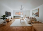 Wohnzimmer - Virtual Staging - GELEGENHEIT | HH-Eppendorf | 2-Zi.-Whg. mit 63qm2 inkl. Tiefgaragenstellplatz | Parkett, EBK, Balkon