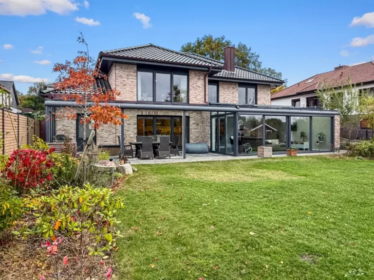 Einfamilienhaus mit Garten in Heide-Süderholm